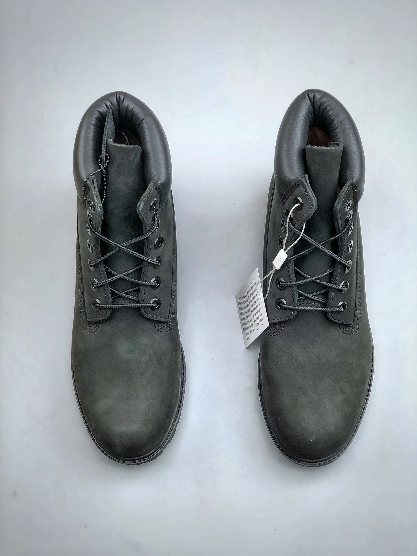 Local self-pickup💰800 supports store placement, get the pure and original top quality, one-to-one original development version Timberland can’t be beaten/classic yellow high-top [Female six-hole model 10361 Men’s seven-hole model 10061] Channel version of something, produced by Zhuhai OEM factory, Hong Kong purchasing agent of Hong Kong, unified channel delivery order, consistent quality of something, no need to emphasize gorgeous copywriting, just a brief introduction of materials, analysis of original genuine process, imported waterproof frosted cowhide, purple light logo anti-counterfeiting mark, precise computer sewing line, four-line parallel process, 10,000 times horizontal folding dynamic waterproofing, one-piece molding injection molding process ( ⚠️The difference is the cold-glued one-piece version) Rubber non-slip outsole is durable and wear-resistant. Fully genuine cowhide collar/lining/sole. Equipped with anti-fatigue shock-absorbing honeycomb insole. Extremely comfortable. Extremely practical for daily life. Classic, simple and easy to match. Essential for wind, rain, thunder, lightning, water, cold and heat insulation. Full set of cabinet packaging accessories (comes with shoelaces, cleaning eraser, and counter bag) Size: 35 36 37 37.5 38 38.5 39 39.5 40 41 41.5 42 43 43.5 44 44.5 45 one size larger. Authentic official website consistent size
